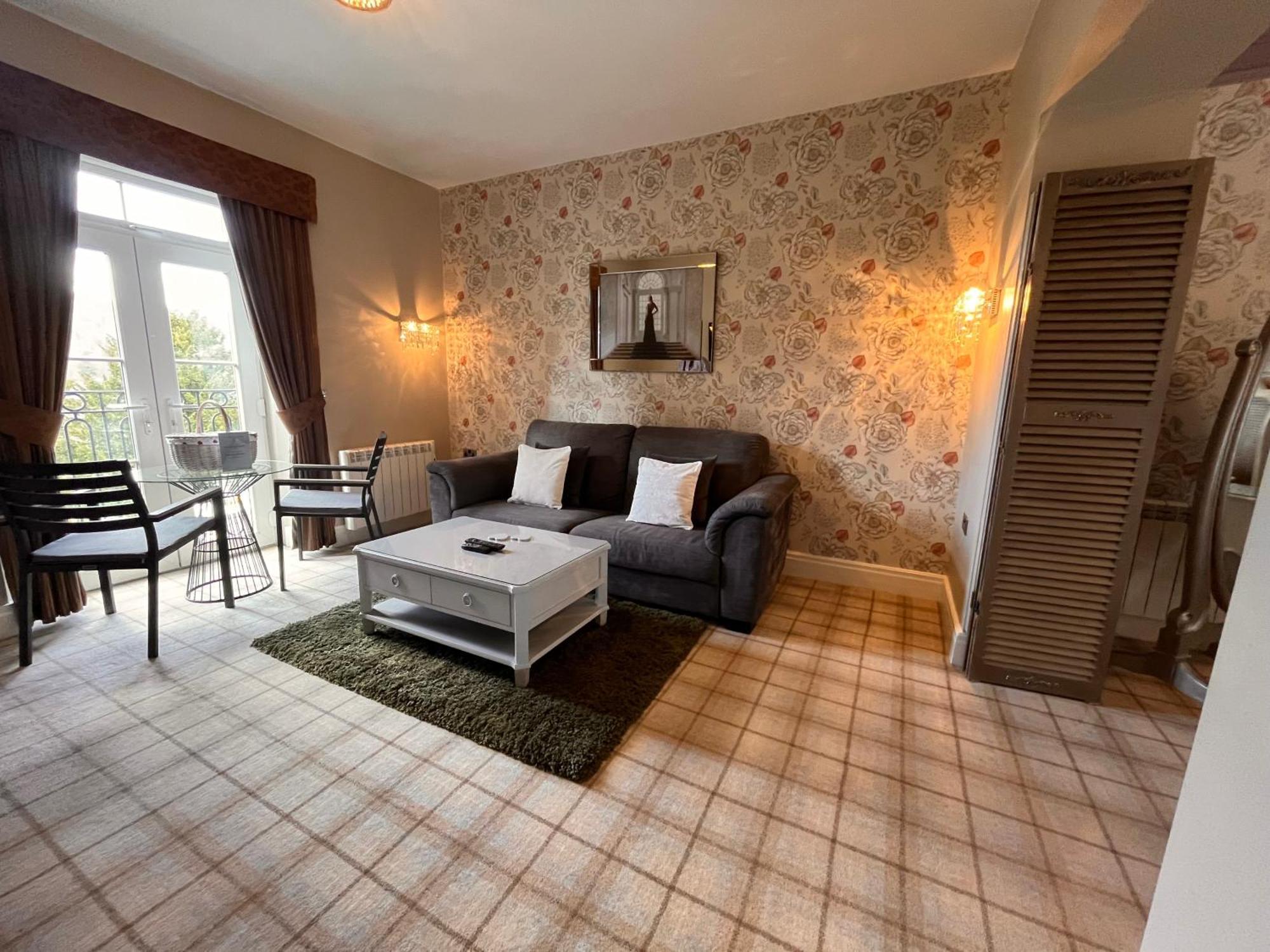 Bowness Bay Suites (Adults Only) Exterior photo
